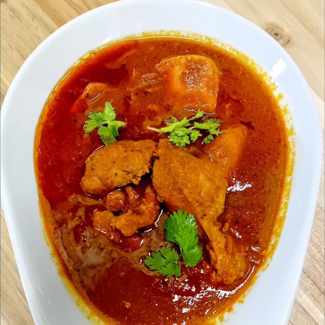 Creamy Mild Chicken Curry (Smooth Spiced Chicken Gravy) in UK