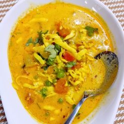Lucknowi Paneer Peas Curry (Cottage Cheese & Green Peas Curry)